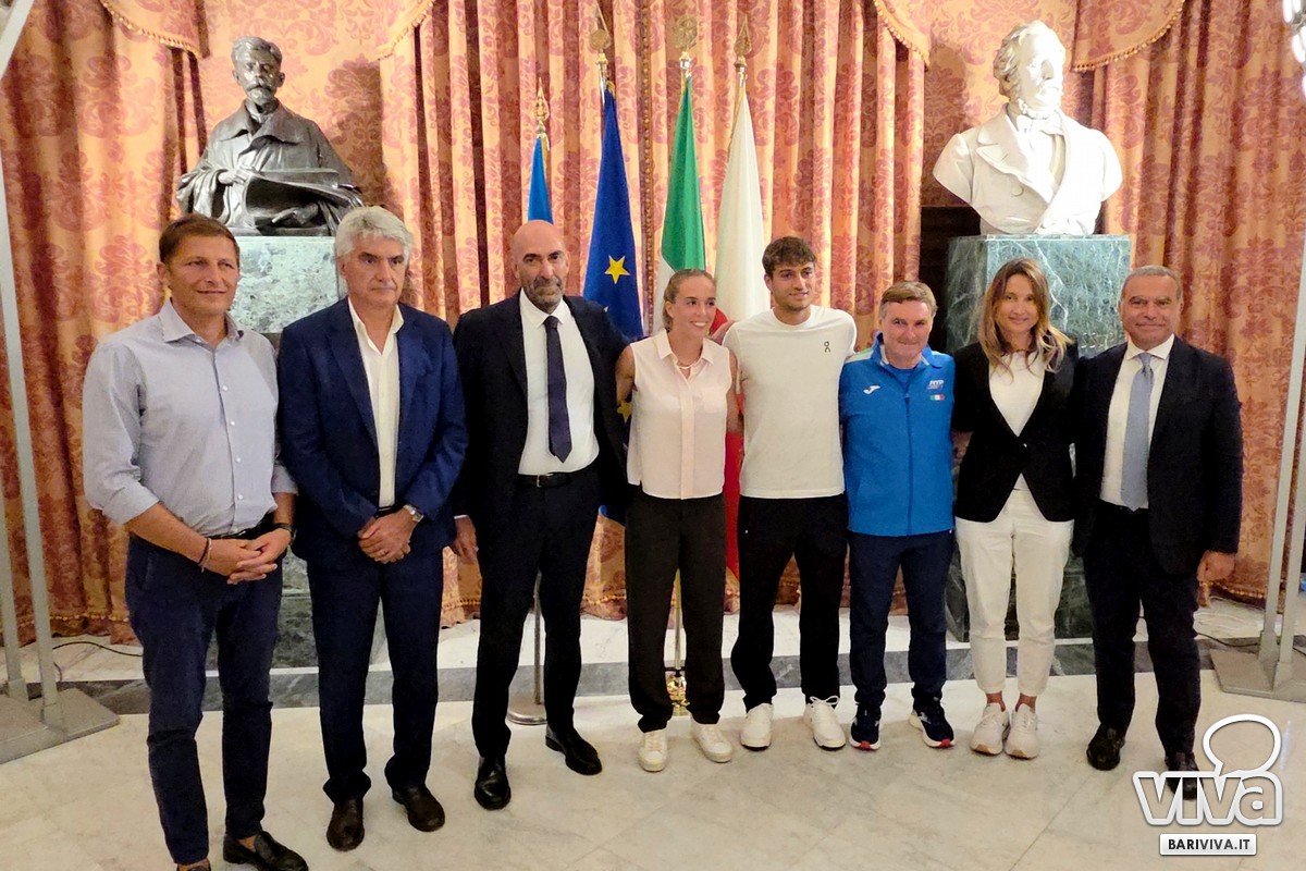 Lucia Bronzetti e Flavio Cobolli con il sindaco di Bari