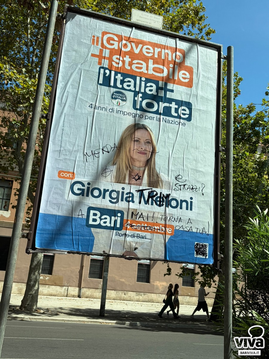 Vandalizzati manifesti Meloni