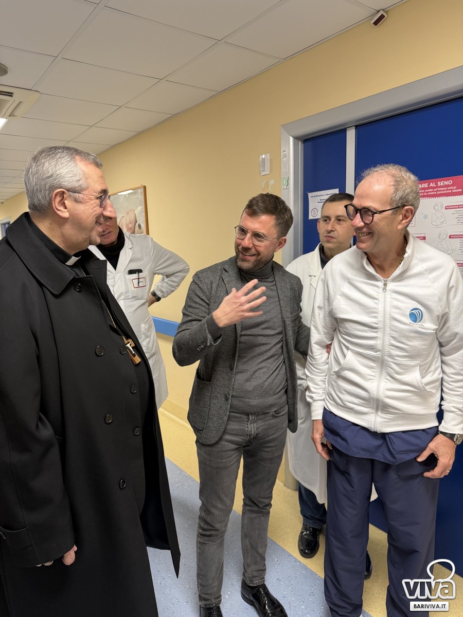 Mons. Satriano in visita all'Ospedale San Paolo