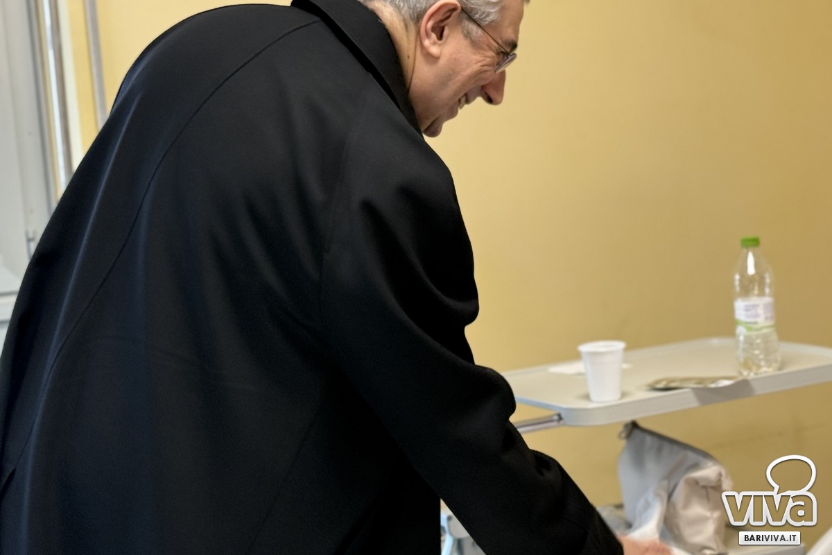Mons. Satriano in visita all'Ospedale San Paolo