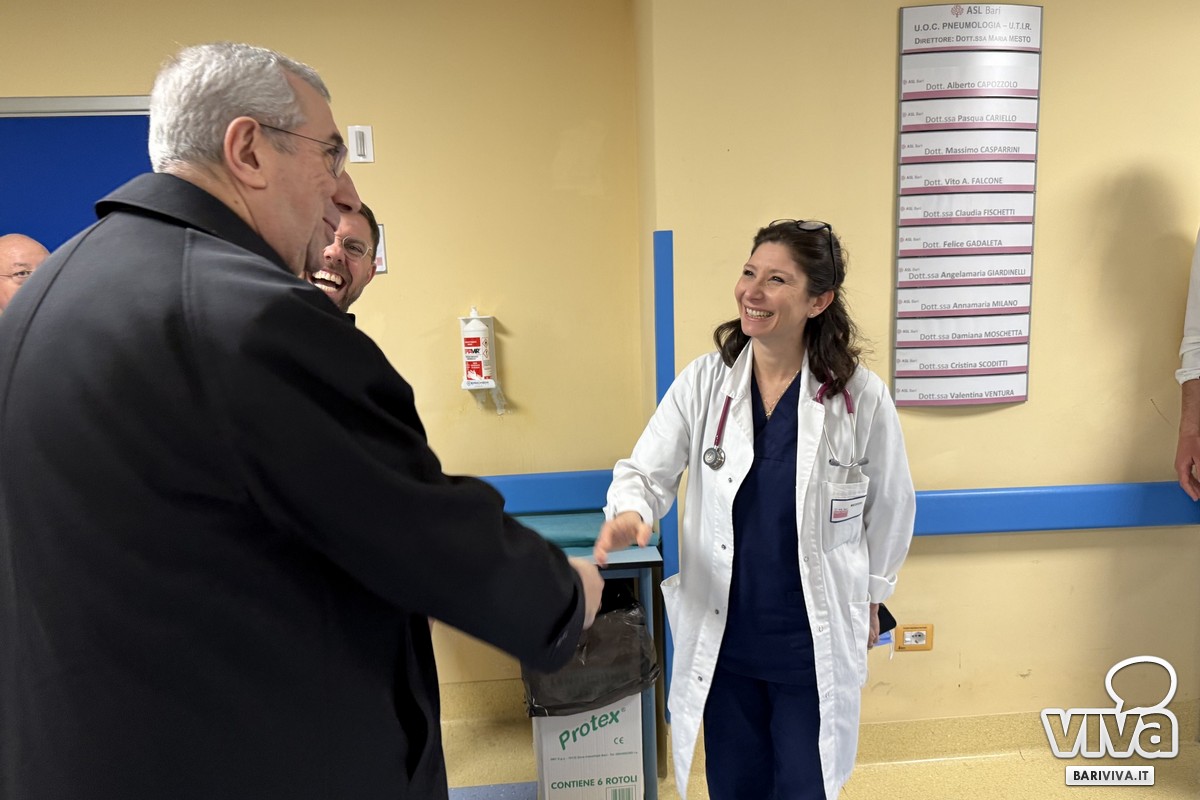 Mons. Satriano in visita all'Ospedale San Paolo