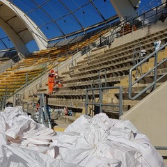 proseguono i lavori per la sostituzione del seggiolini nella tribuna est superiore al San Nicola