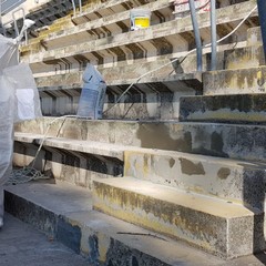 proseguono i lavori per la sostituzione del seggiolini nella tribuna est superiore al San Nicola