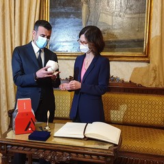 il sindaco Decaro riceve il ministro Gelmini