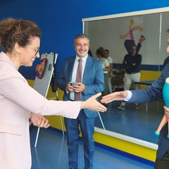 questa mattina la visita della viceministra Maria Teresa Bellucci e dell assessore Cavone presso lo spazio multifunzionale DesTEENazione