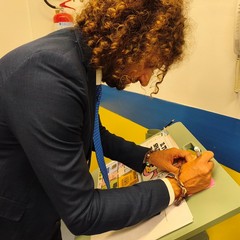 questa mattina la visita della viceministra Maria Teresa Bellucci e dell assessore Cavone presso lo spazio multifunzionale DesTEENazione