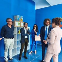 questa mattina la visita della viceministra Maria Teresa Bellucci e dell assessore Cavone presso lo spazio multifunzionale DesTEENazione