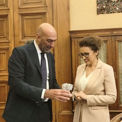 questa mattina la visita della viceministra Maria Teresa Bellucci e dell assessore Cavone presso lo spazio multifunzionale DesTEENazione