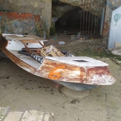 eseguita pulizia arenile porto di Torre a mare