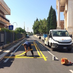al lavoro a Santa Fara segnaletica bus