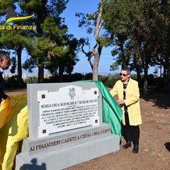 Inaugurata a Bari una stele commemorativa in ricordo dei Finanzieri caduti nei fatti d’arme di Cefalonia–Corfù