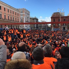 la protesta dei gilet arancioni