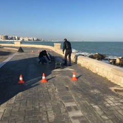 al via installazione di altre panchine sul lungomare di San Cataldo