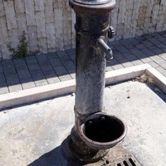 a Bari le cape di ferro come i nasoni a Roma esemplare dopo intervento