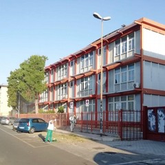 interventi di sfalcio erbe infestanti Amiu inizia dalle aree adiacenti alle scuole