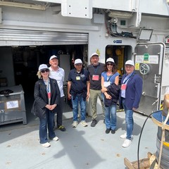Gaia Blu nel porto di Bari oggi gli assessori Perlino e Petruzzelli a bordo della nave da ricerca del CNR JPG