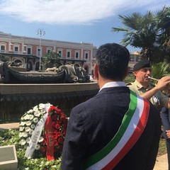 sindaco alla cerimonia in ricordo delle vittime del disastro ferroviario del luglio