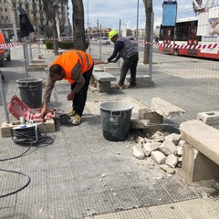 montaggio nuove panchine piazze diaz ed eroi del mare