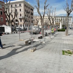 montaggio nuove panchine piazze diaz ed eroi del mare