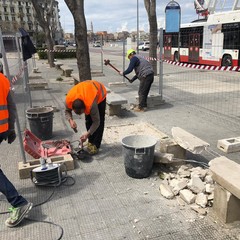 montaggio nuove panchine piazze diaz ed eroi del mare