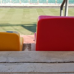 sostituzione seggiolini stadio San Nicola nuovo rosso