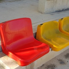 sostituzione seggiolini stadio San Nicola nuovo rosso