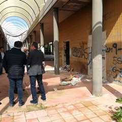 sopralluogo ass Galasso e Introna presso ex mercato di San Pio