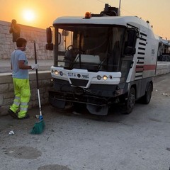 questa mattina operazioni di pulizia straordinaria nel porticciolo di Santo Spirito a cura di Amiu Puglia