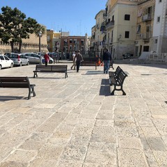 posizionati gli arredi in piazza Federico II di Svevia