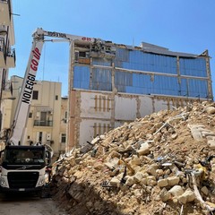 Rimozione delle macerie del crollo di Bari
