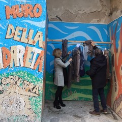 Il dono dei Lions al muro della solidarietà di InConTra