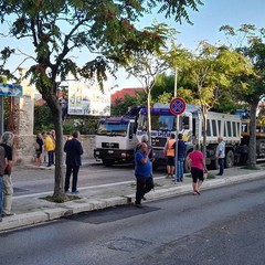 protesta contro le ruspe sul sito neolitico