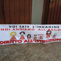 protesta genitori asili sequestrati