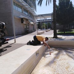 schiuma nella fontana di piazza europa