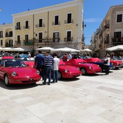 Le auto storiche a Bari vecchia