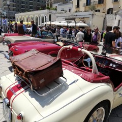 Le auto storiche a Bari vecchia