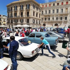 Le auto storiche a Bari vecchia