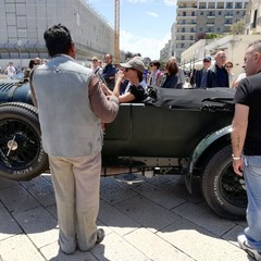 Le auto storiche a Bari vecchia