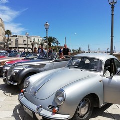 Le auto storiche a Bari vecchia