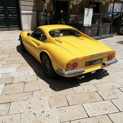 Le auto storiche a Bari vecchia