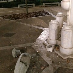 vandali nel giardino isabella d'aragona