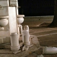 vandali nel giardino isabella d'aragona