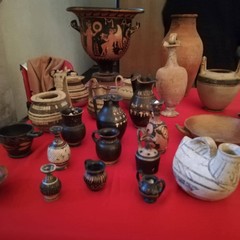 i reperti archeologici sequestrati dai carabinieri in Puglia