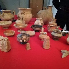 i reperti archeologici sequestrati dai carabinieri in Puglia