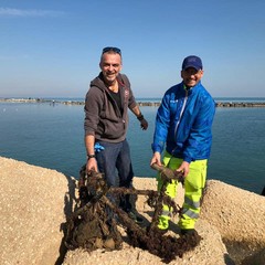 Retake, Greenpeace e Legambiente ripuliscono il lungomare di Bari