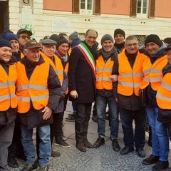 la protesta dei gilet arancioni