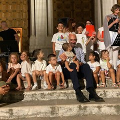 Cena di quartiere a Madonnella: musica, balli e tante risate