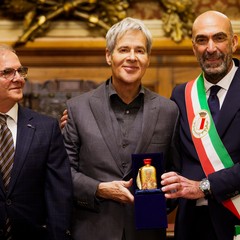 Claudio Baglioni premiato a Bari