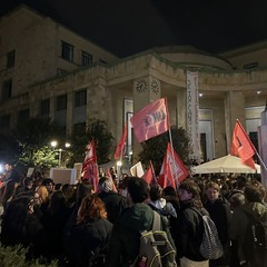 25 novembre, rumore e rivendicazioni nel corteo tra le strade di Bari
