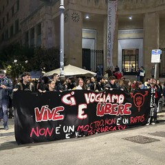 25 novembre, rumore e rivendicazioni nel corteo tra le strade di Bari